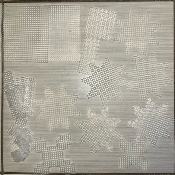 Plastic canvas different shapes and pieces - Picture 5 of 11